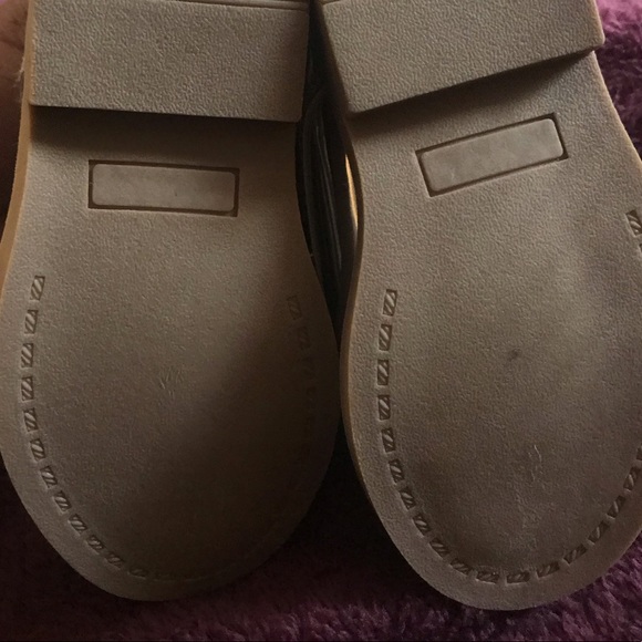 Toddler Silver crazy 8 shoes - Picture 6 of 6